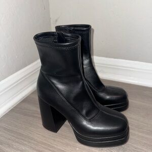 Elegant Black Ankle Boots